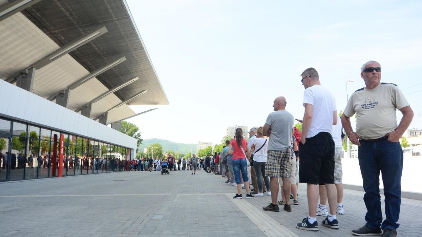 Nagy tempóban fogynak a jegyek