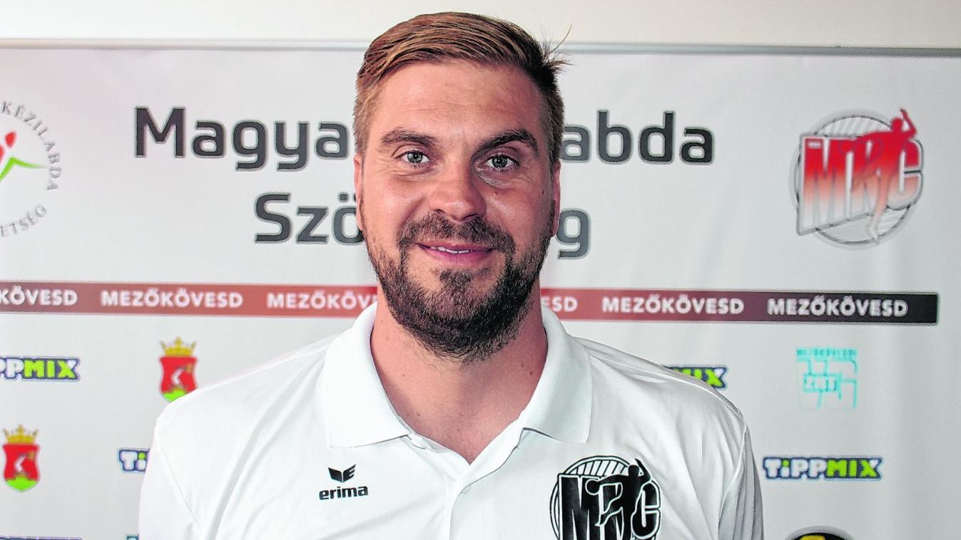 Jól úsztak a „víz nélküli” uszodában