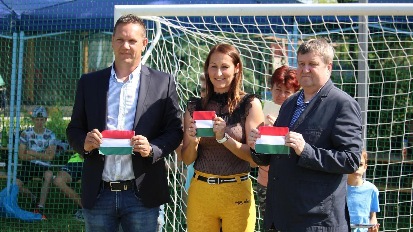 Műfüves focipályával gazdagodott Négyes