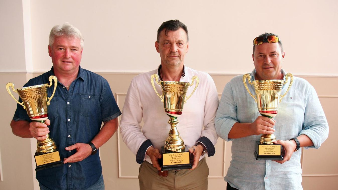 Értékelés és díjátadás a focis évzárón