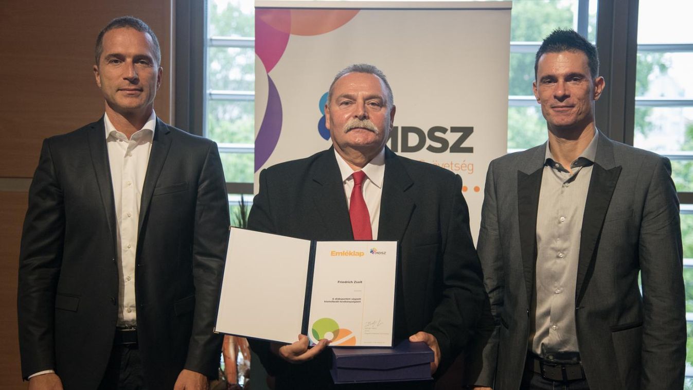 Évtizedek óta sikeres testnevelő