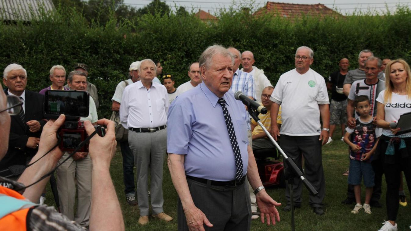 Lakat tanár úr mentette meg