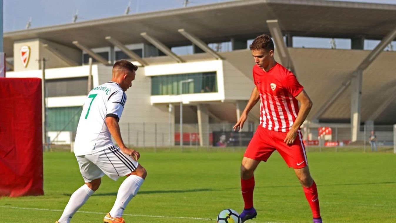 Futball helyett tanul