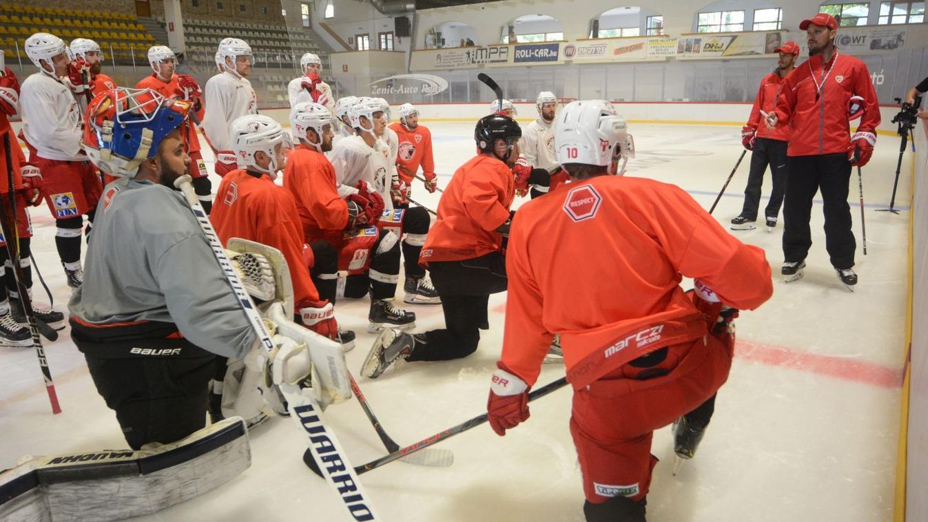 Nyári meccs a téli arénában