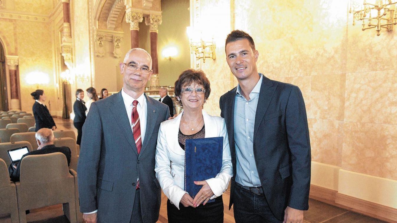 Nem hagyja cserben a második családját