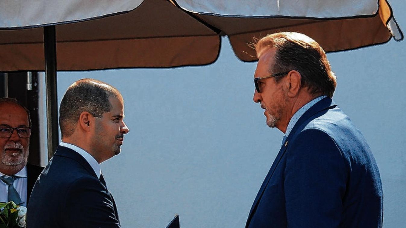 Mr. Tus nagyon jól érzi magát a bőrében