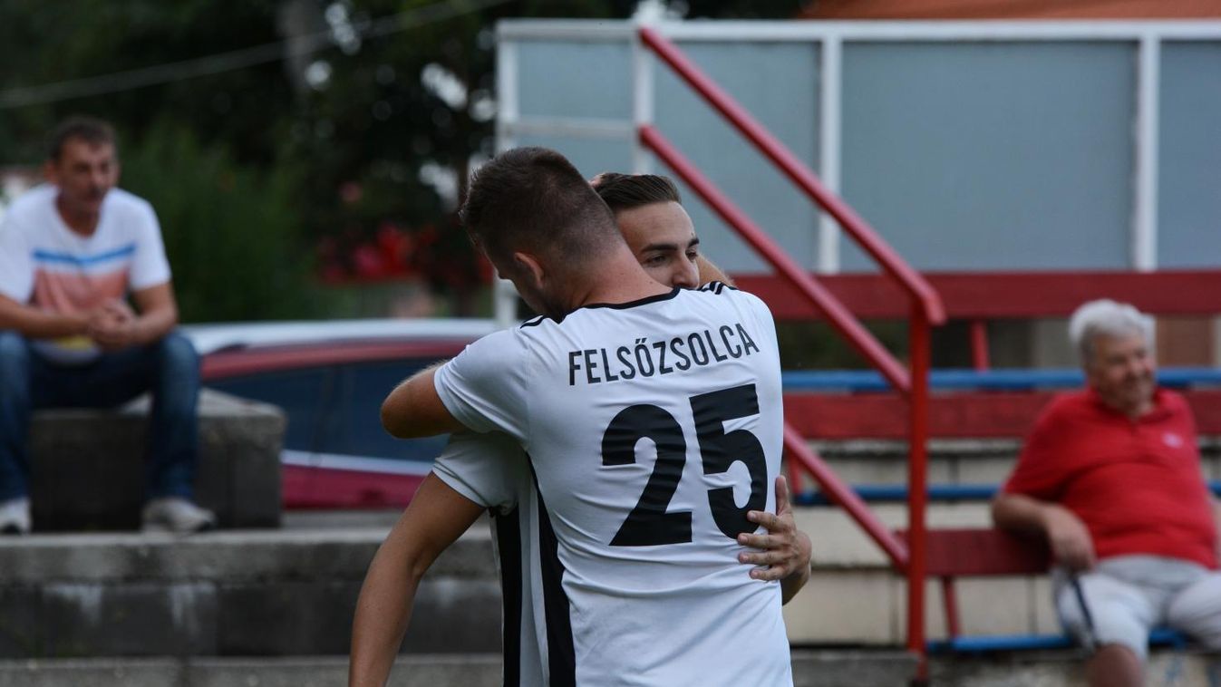 „A szünetben jól körülnéztem az öltözőben...”