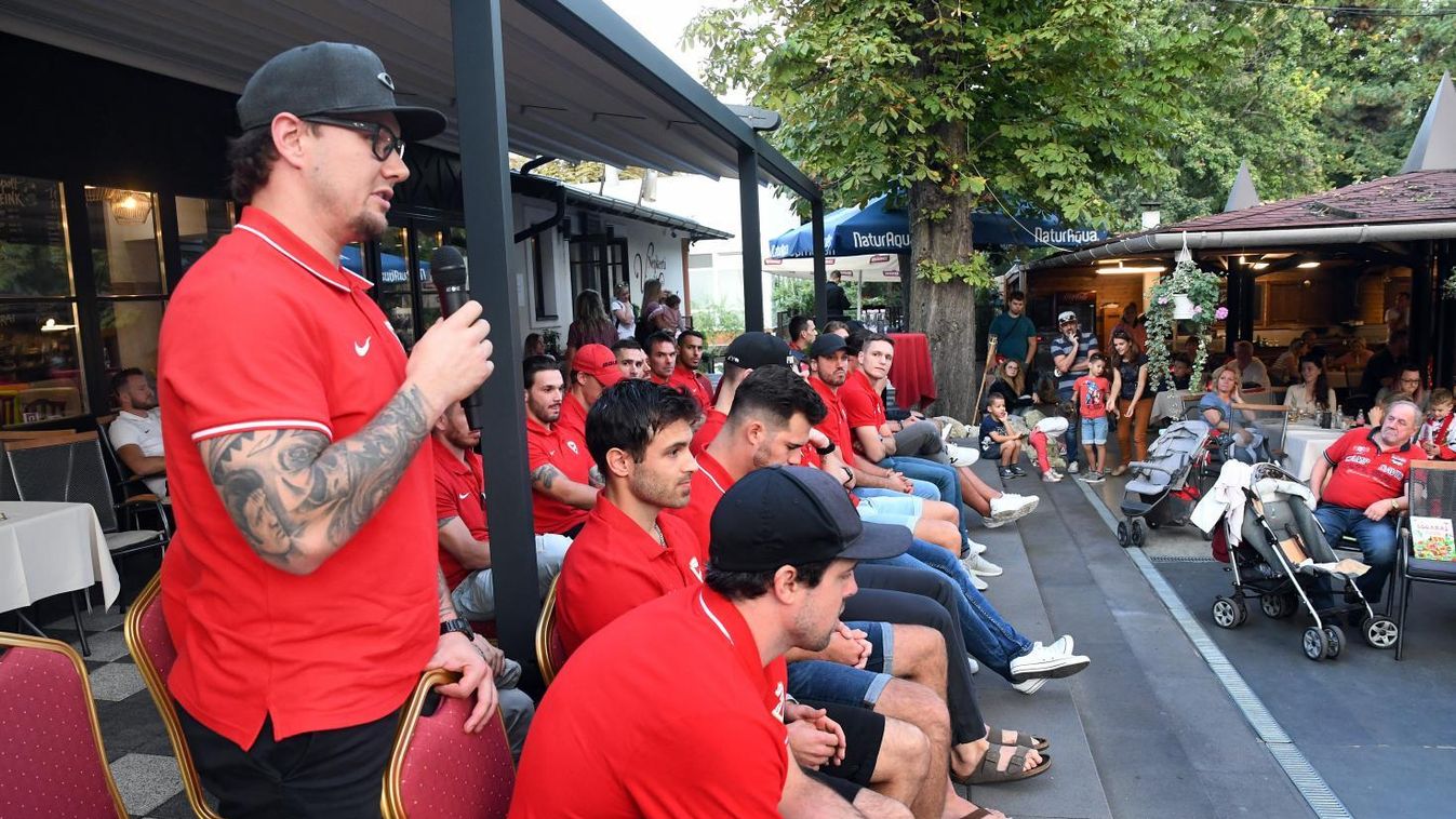 Szurkolói ankét, élénk érdeklődés