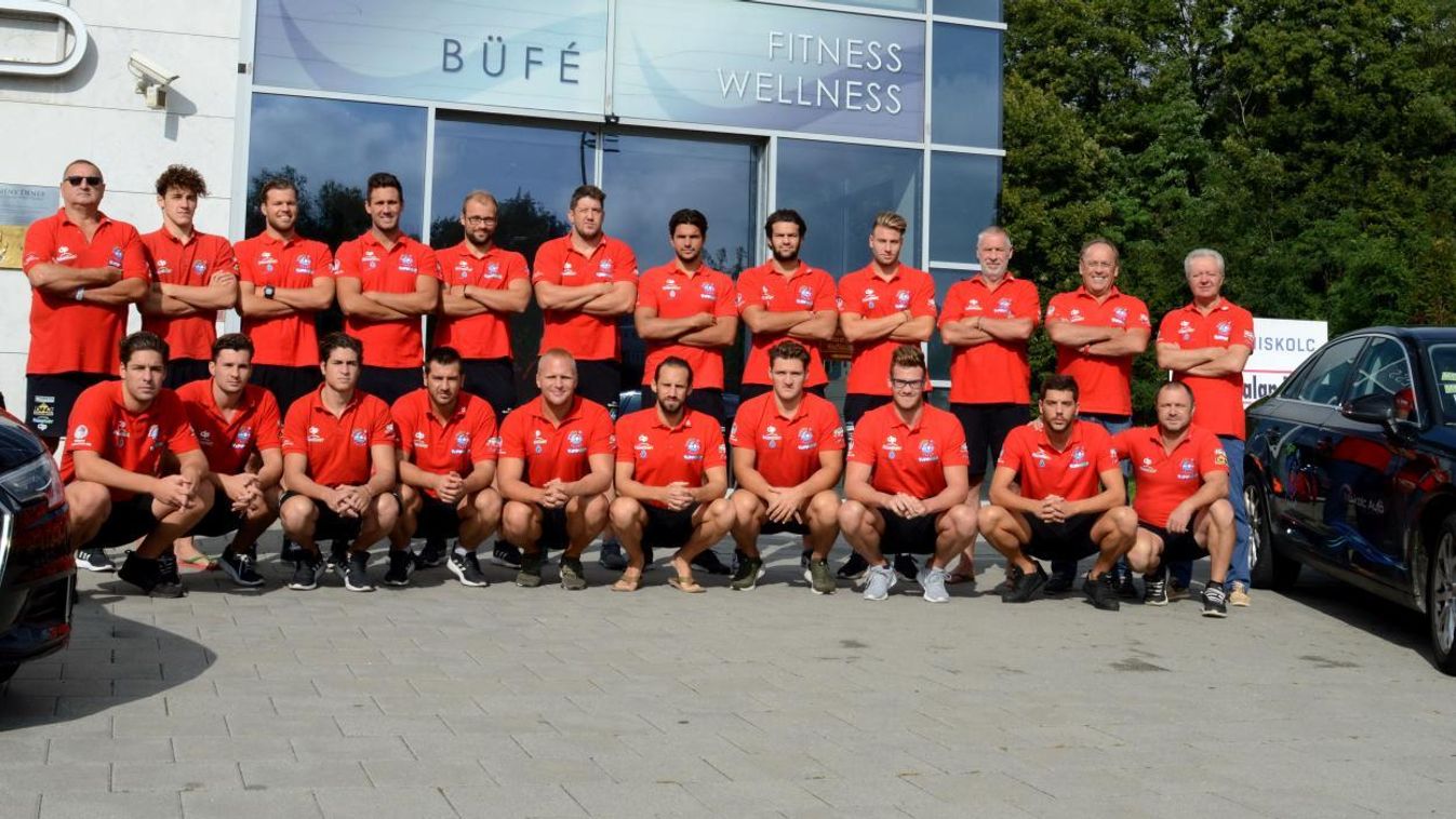 Háromból három, elsőként léptek tovább