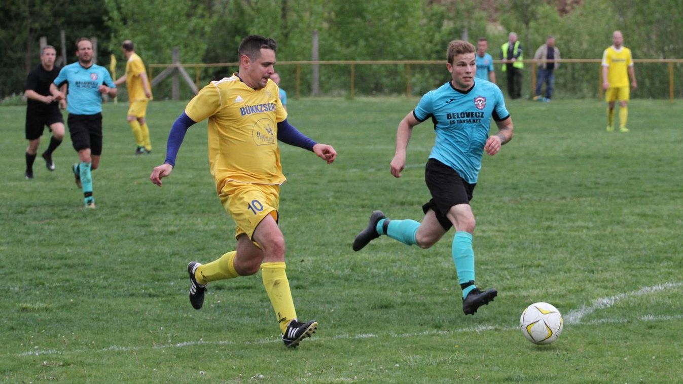 A kapuk előtt is tüzet olt