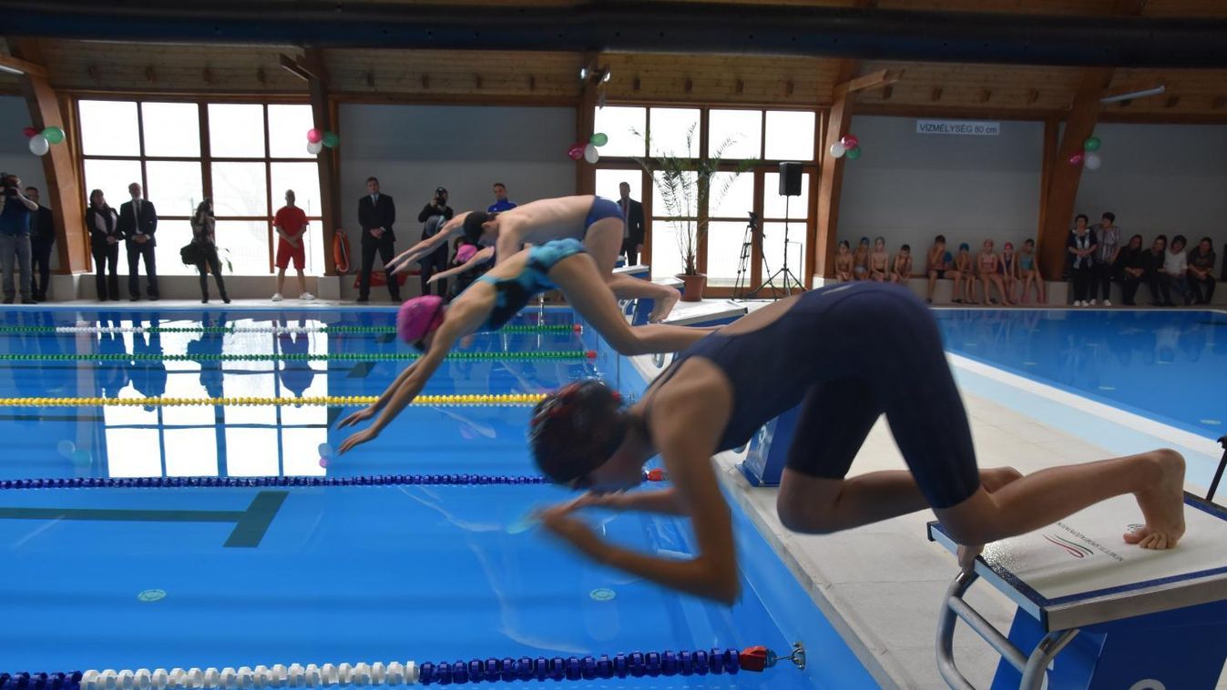 Nagyon népszerű lett az úszásoktatás Putnokon