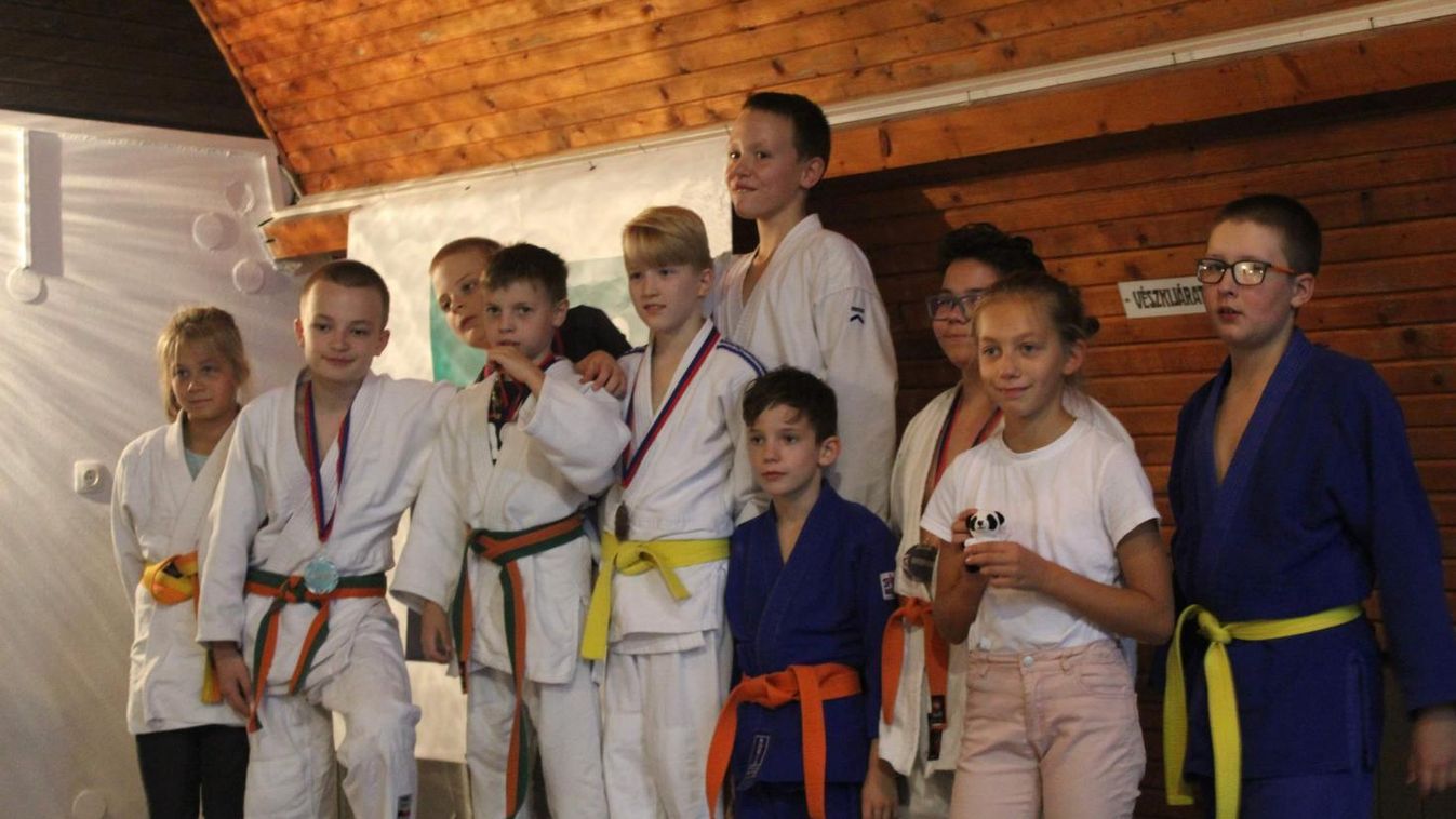 Az Atom Kupán küzdöttek Pakson