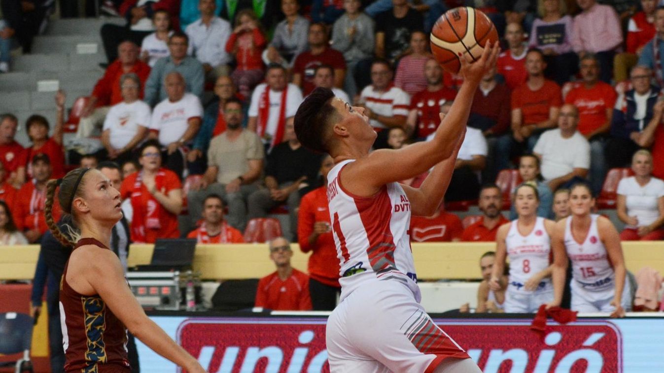 Felejtenének, de emlékezetes marad