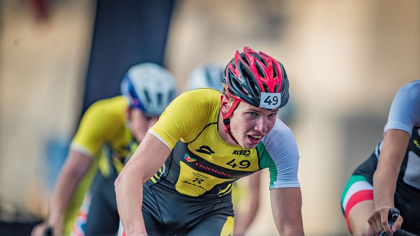 Helytállás sztárok között