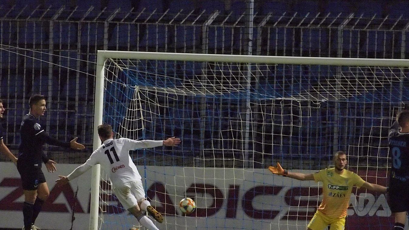 Szappanos két büntetőt is hárított