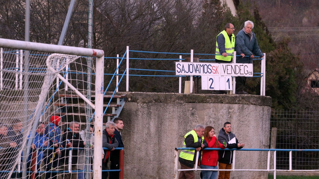 „Sajnos a mai napon csak két felső lécig és három meg nem adott gólig jutottunk”