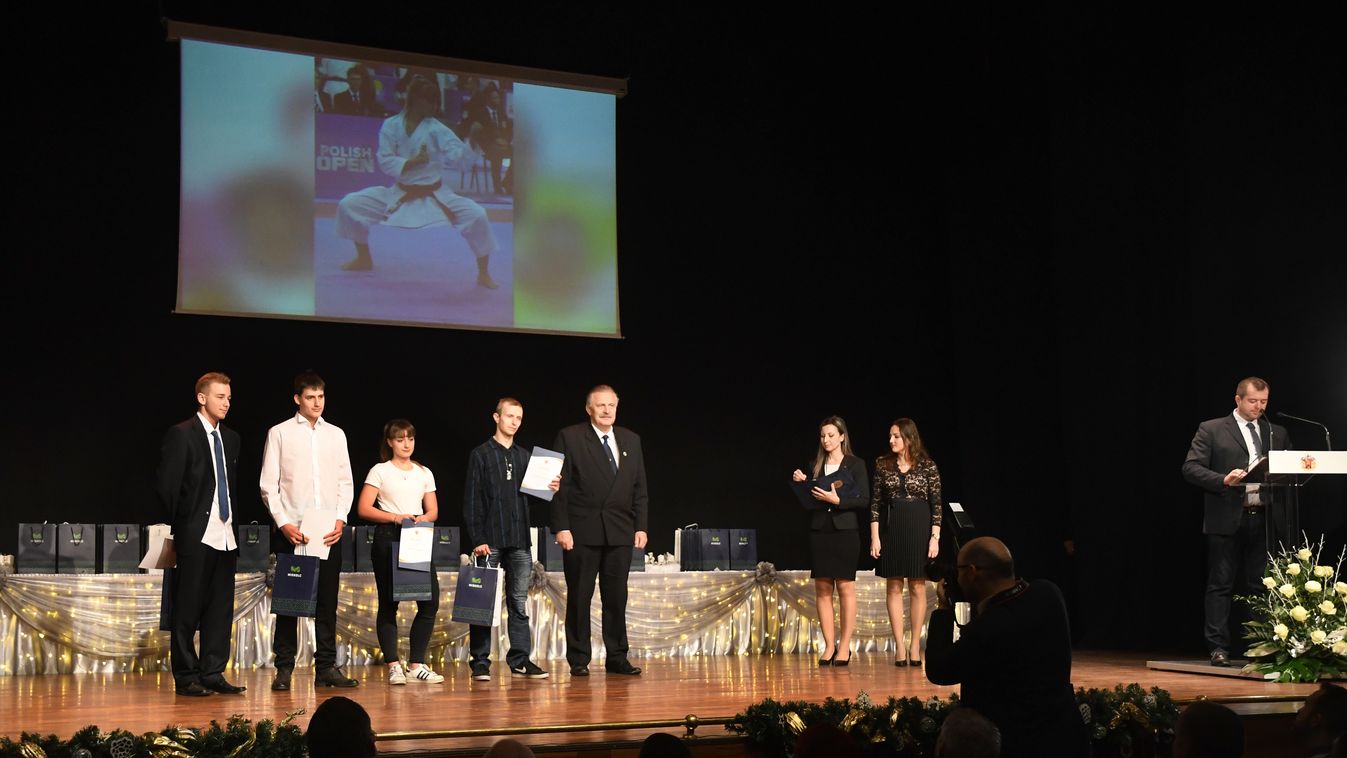 Díjkiosztó: Miskolc kiváló sportolóit és edzőit jutalmazták