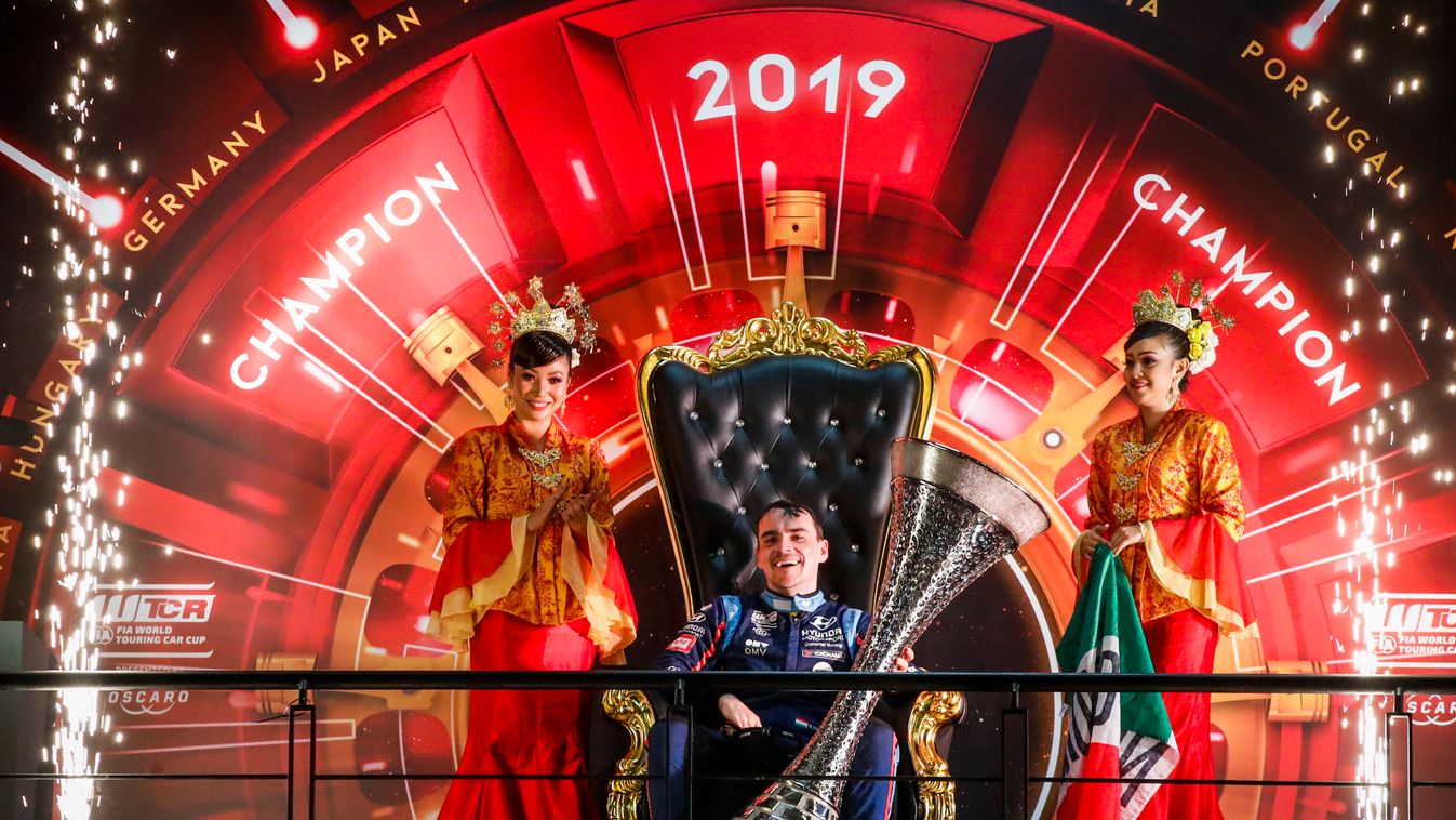 Harmincöt esztendősen a világ tetején