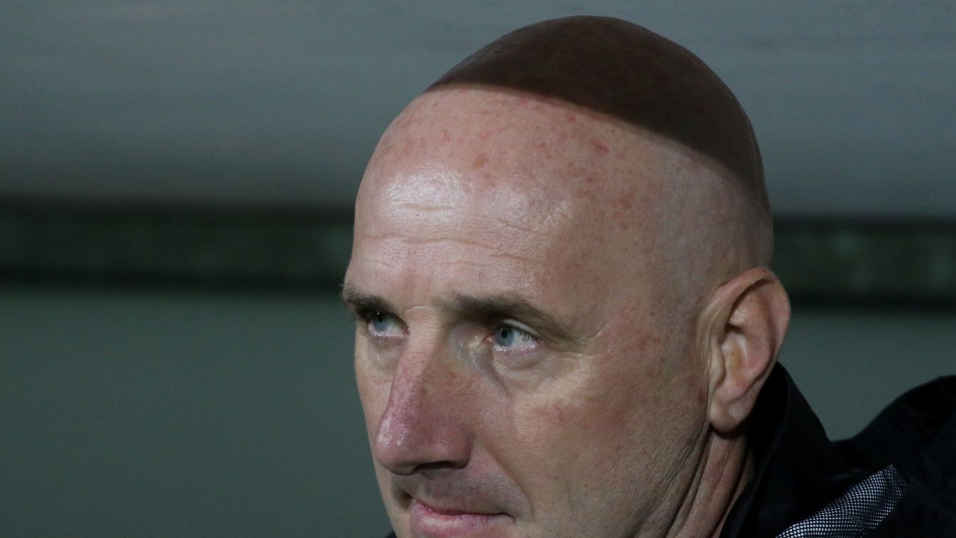 Az acél, a korona, valamint a zene