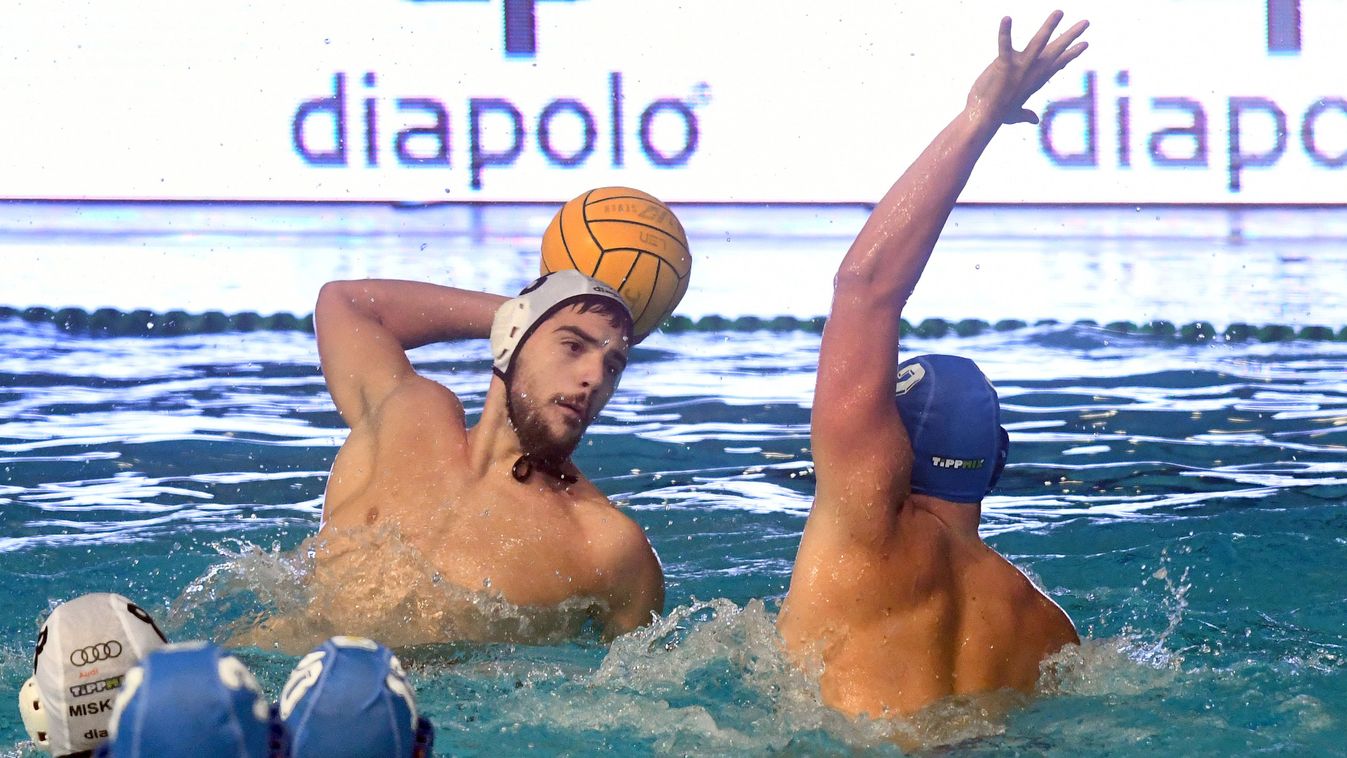 Mindenkinek a feladatával kell foglalkozni a vízben