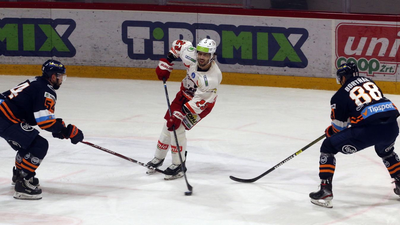 Kilencvenre a háromtól