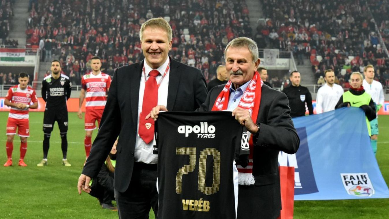 Miniszterelnöki köszöntés a diósgyőri legendának