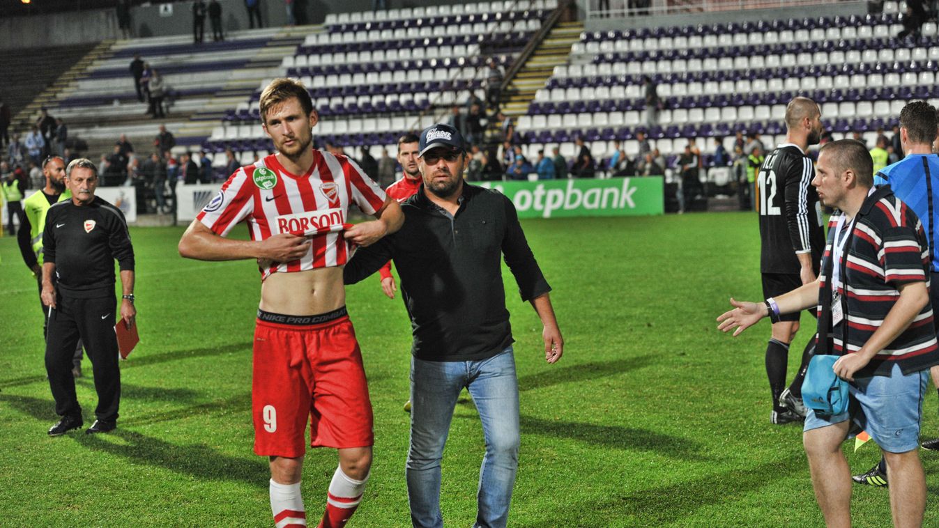 Négyen szabad utat kaptak