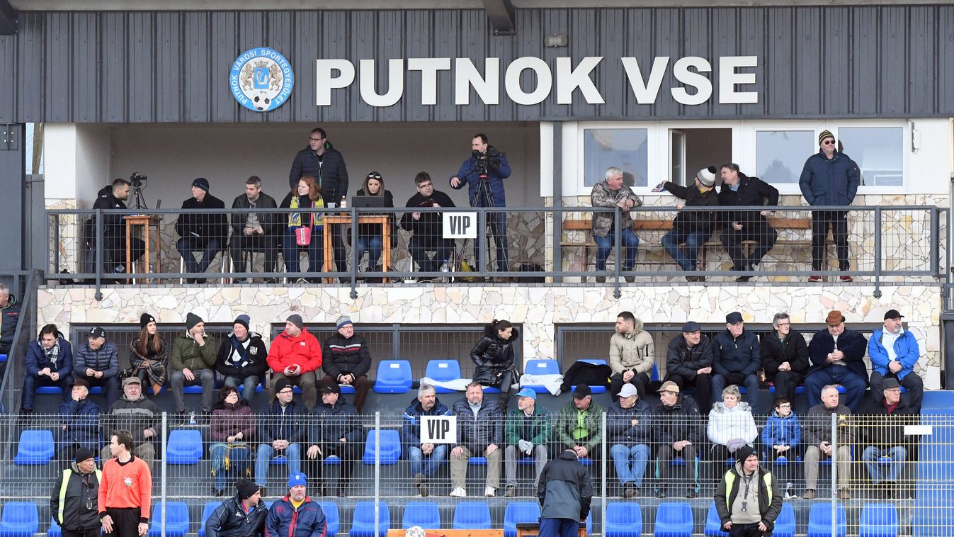 Nem odavaló rigmusokat kiabáltak a szurkolók