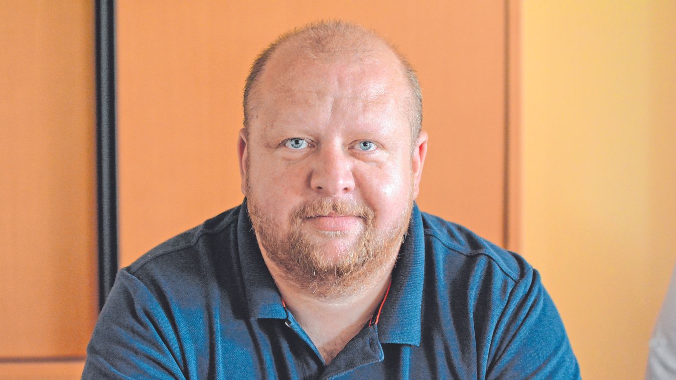 A hátországban is egymást érik a találós kérdések