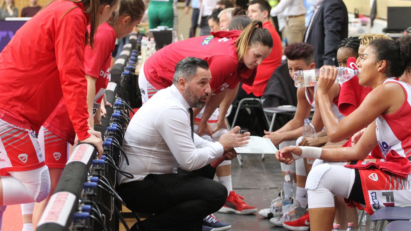 Ki mit mutat az igazi csata előtt?