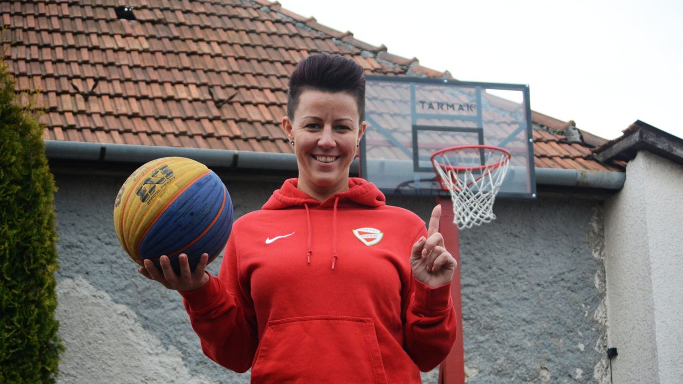 Medgyessy Dóra is otthon edz