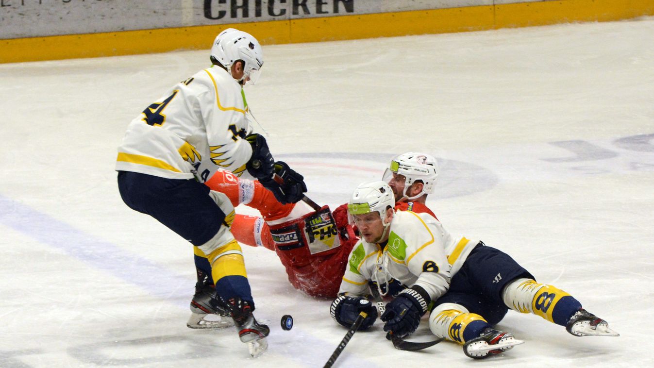 Kikaptak a Macik a magyar együttesek csatájában