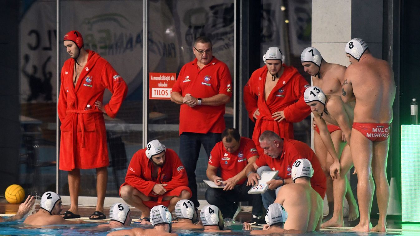 Csak egy csapat volt a vízben