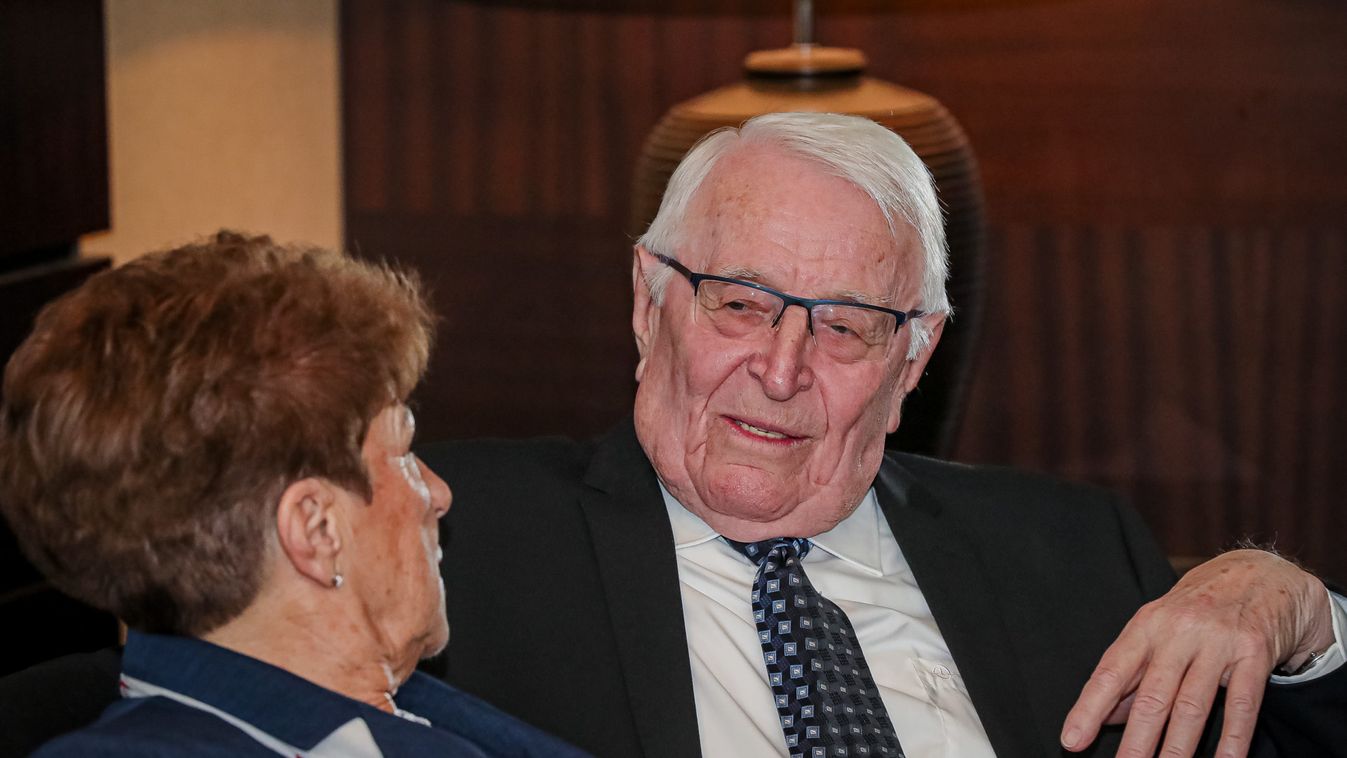 Nosztalgialátogatás, egyelőre elhalasztva