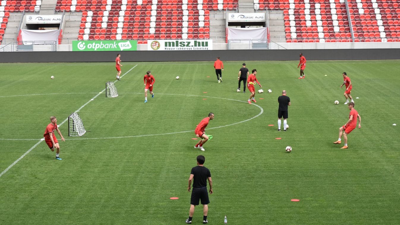 A hármas szám jegyében