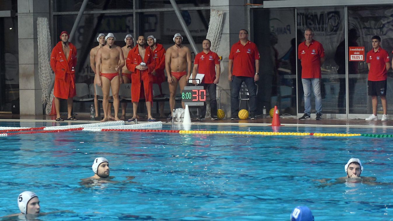 Segítenek a vízipólósok: pakolnak, buszt adnak