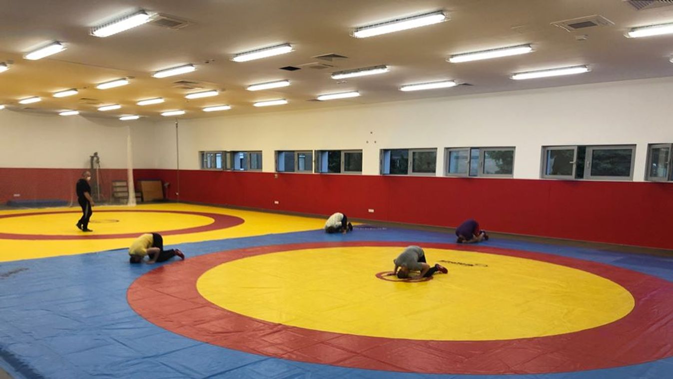 Szabadban és teremben edzenek, de egymás ellen nem tréningeznek