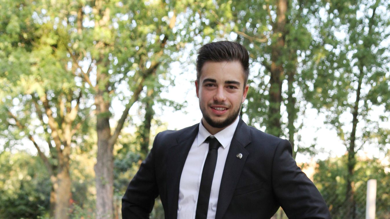 Kilencven százalékot ad magának