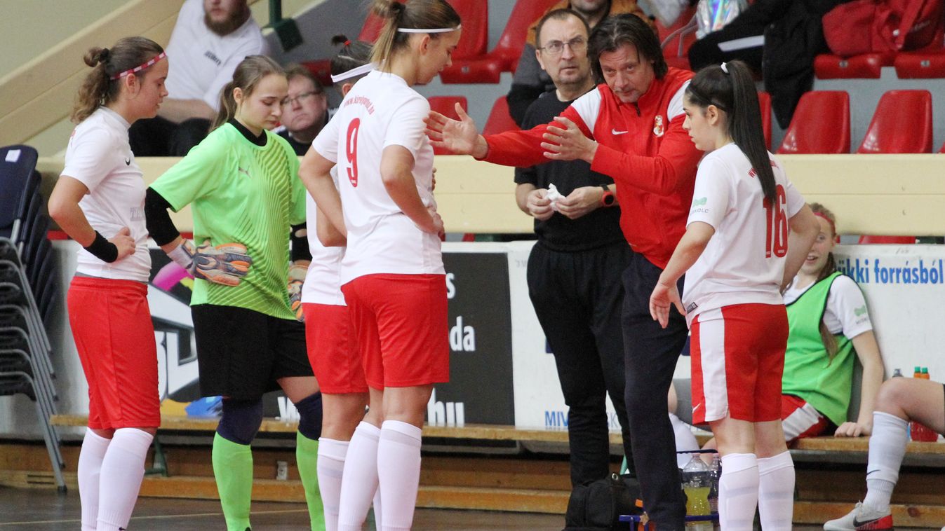 Négy meccset vívtak Budapesten a lányok