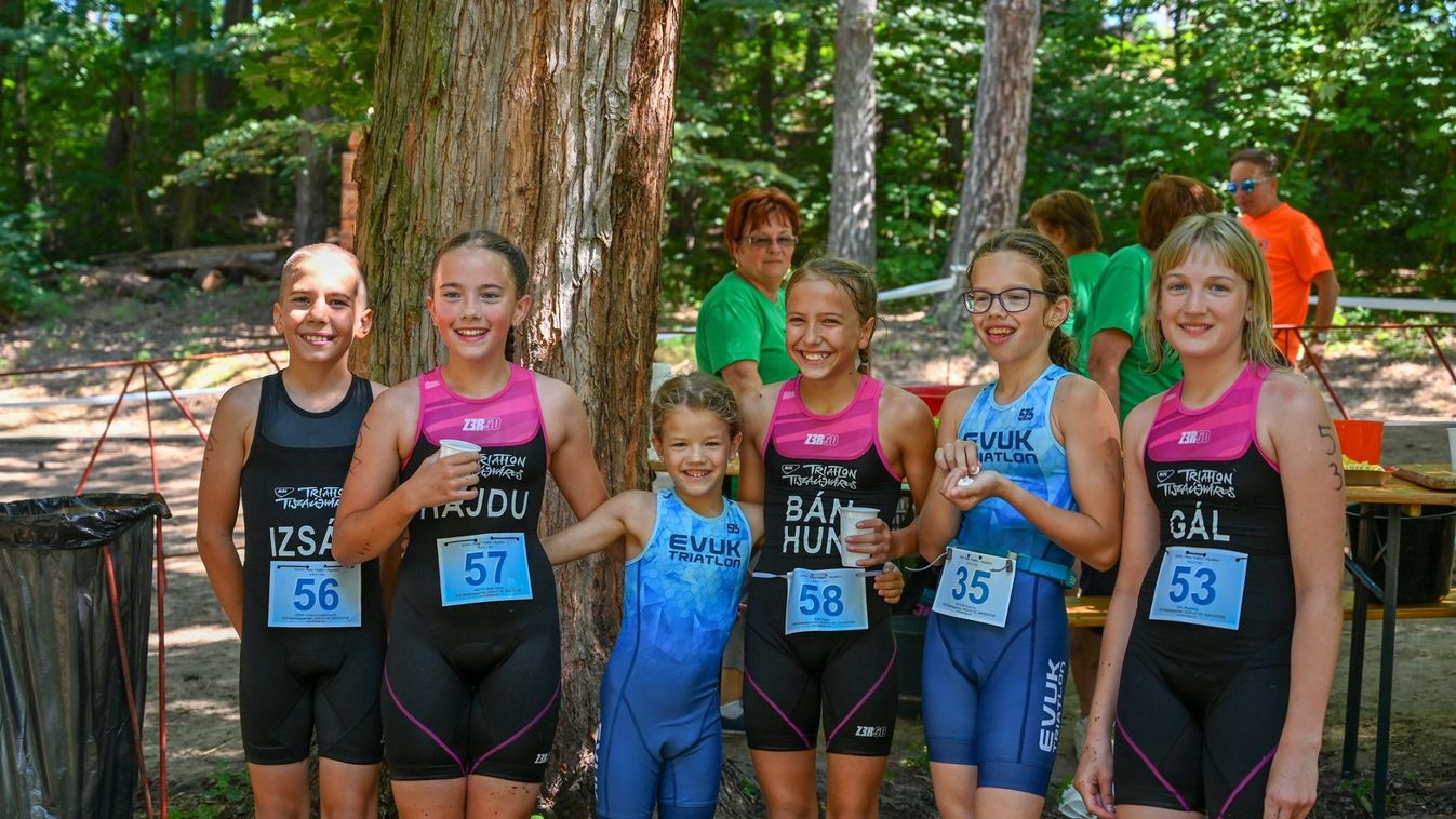 Egész hétvégén versenyeztek a tiszaújvárosi triatlonosok