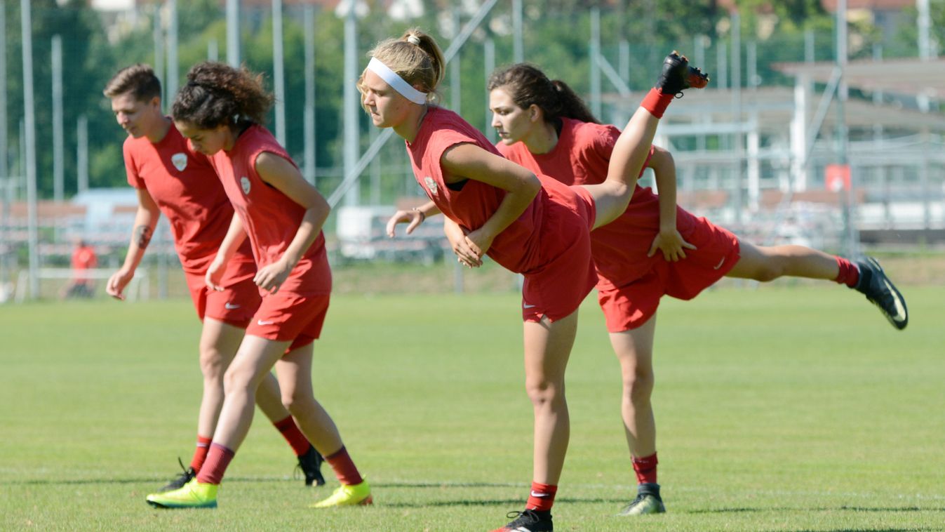 Két görög távozott, három pedig érkezett