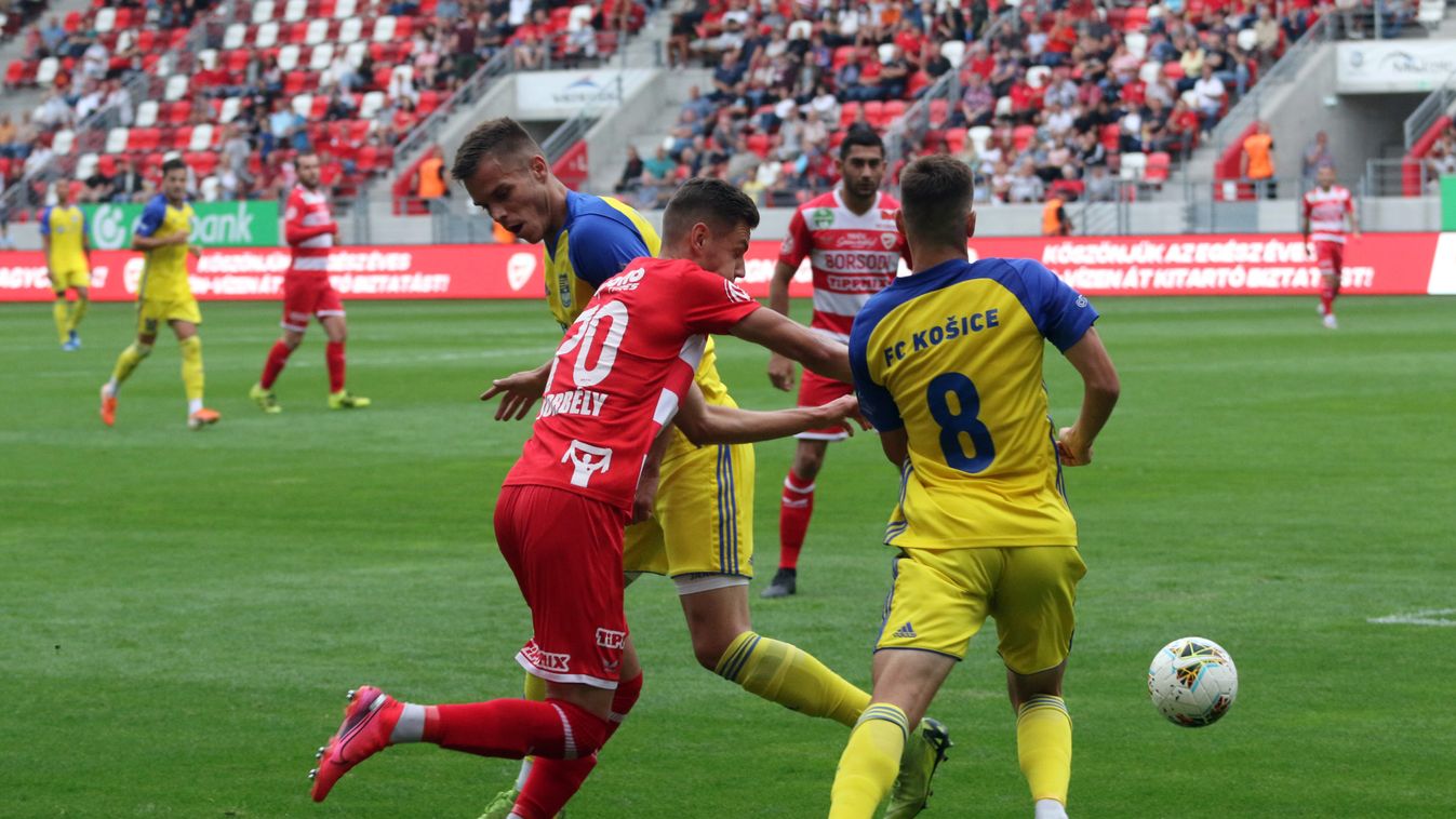 Döntetlen a fogadott öcskös ellen