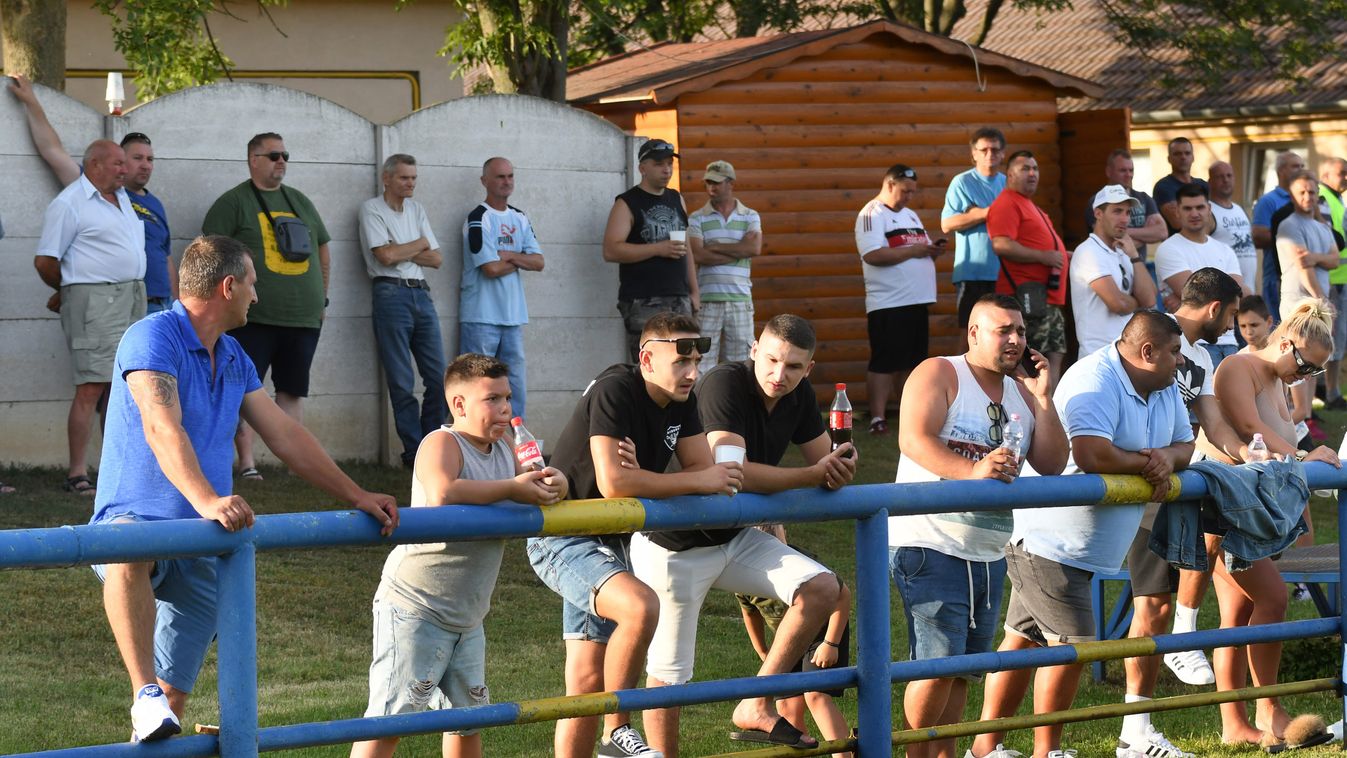 „Remélem október elsejére megérkezik a három volt válogatott játékosunk játékengedélye is”