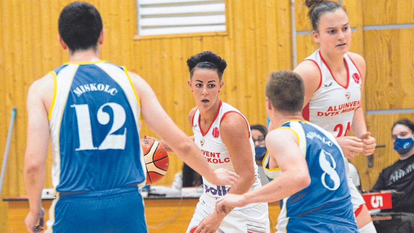 Beugró csapat az emléktornán