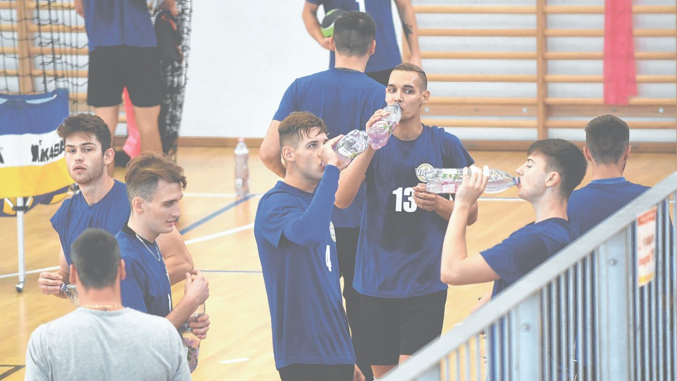 Nem otthon, hanem idegenben kezd a Vegyész