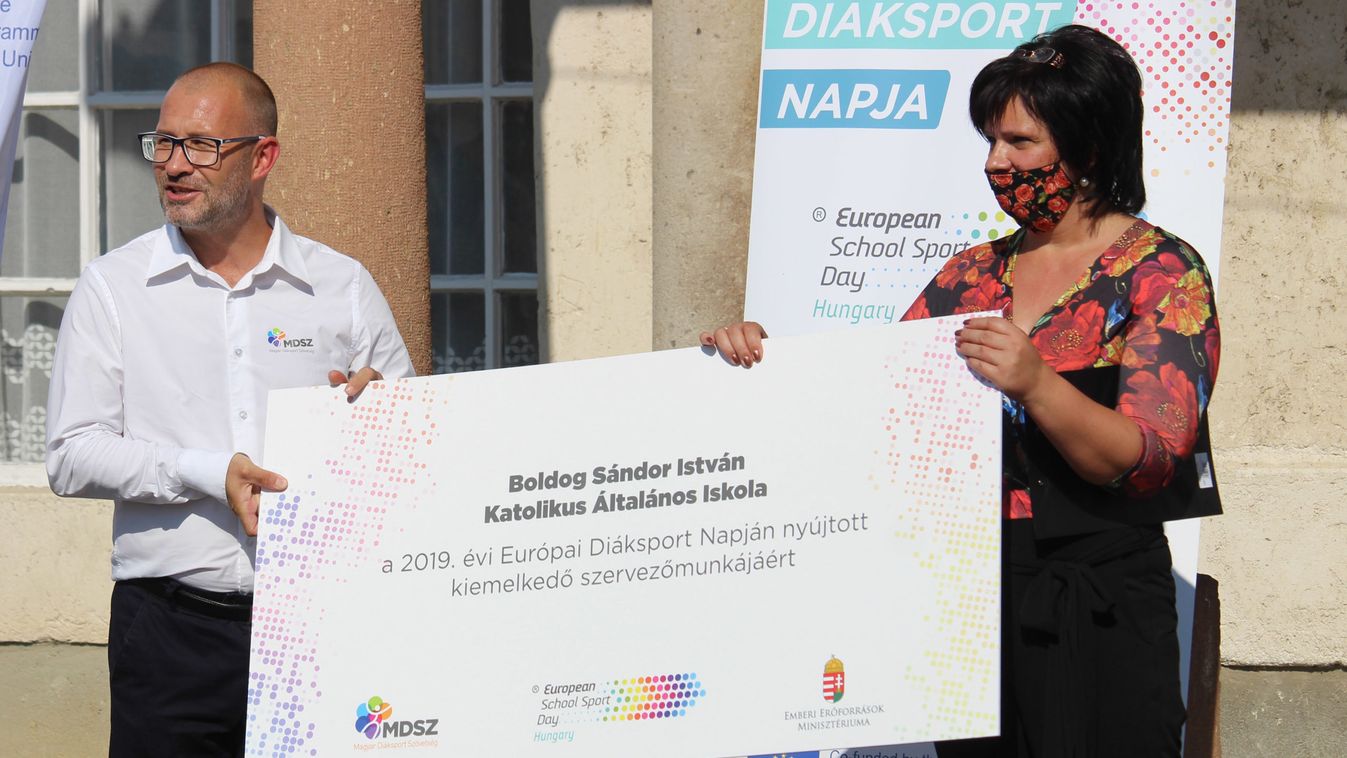 Teqballasztalokat kaptak