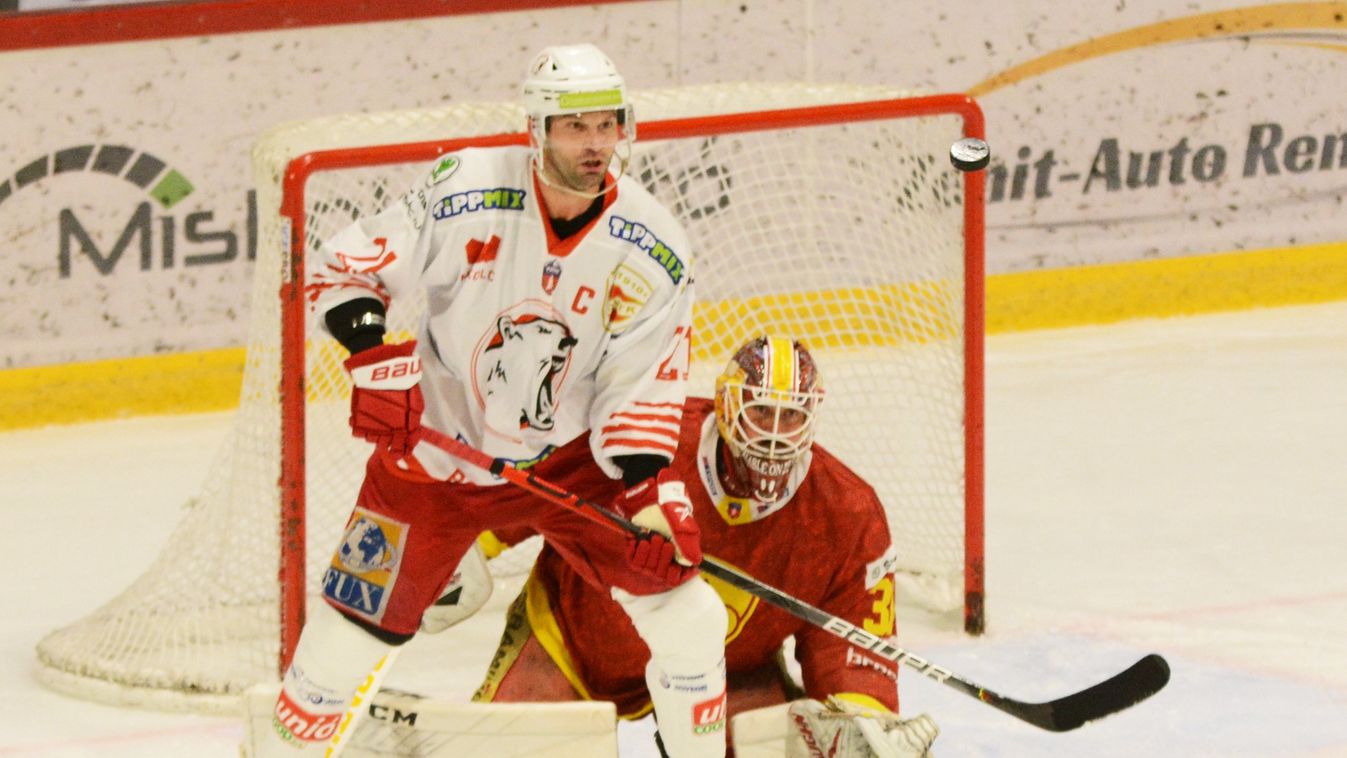 Az első győzelmüket várják