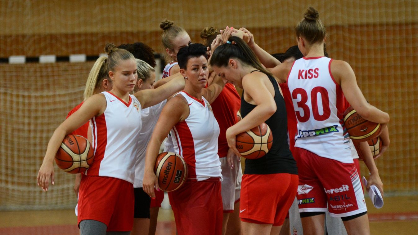 A hármas szám jegyében