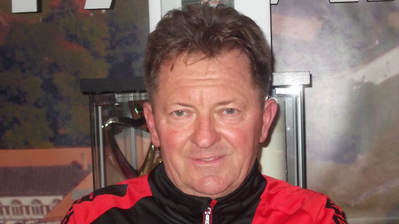 Építésvezetőként a futballban is vezető