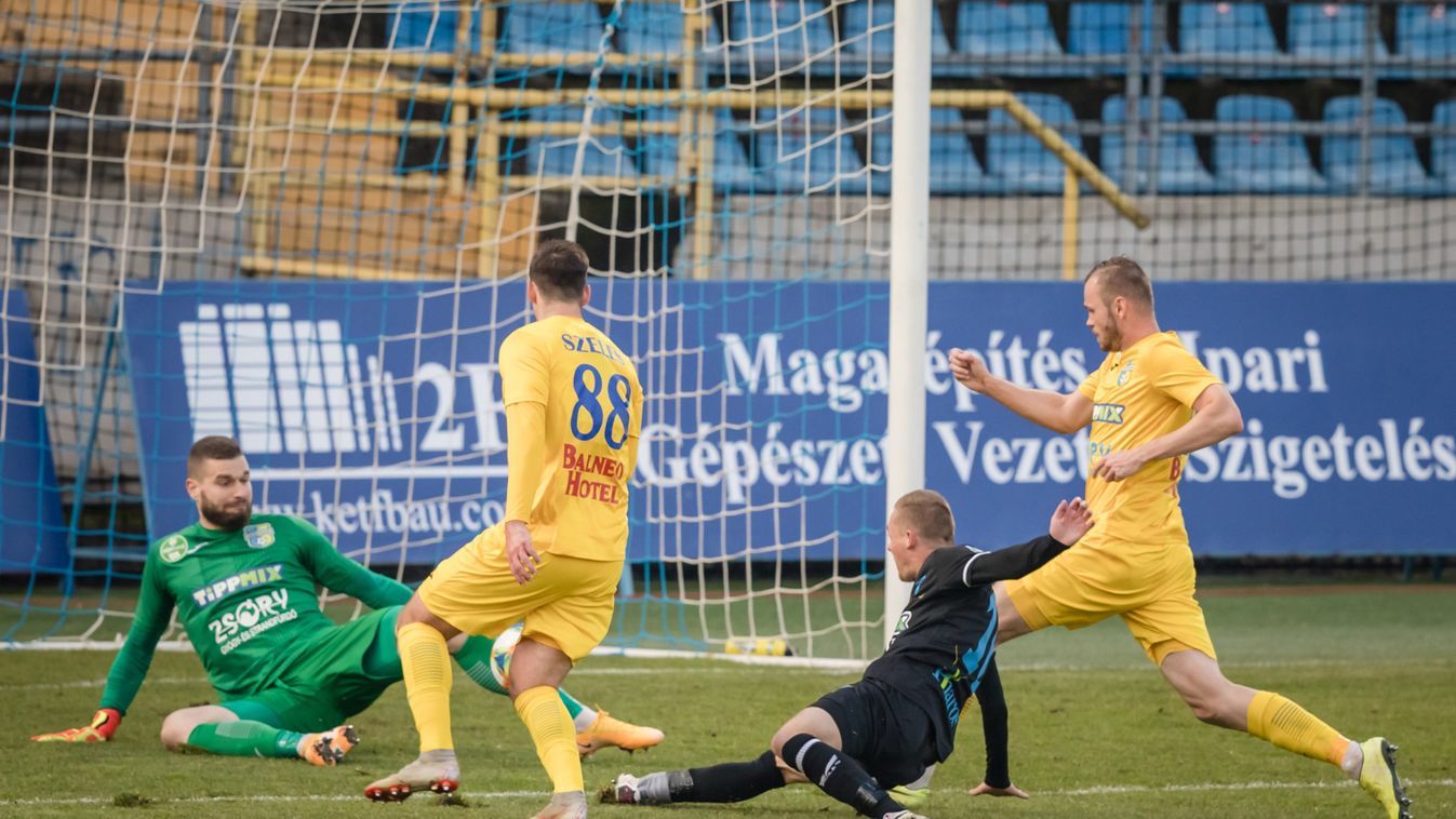 Felbillent a pálya, de gyötör a gólínség